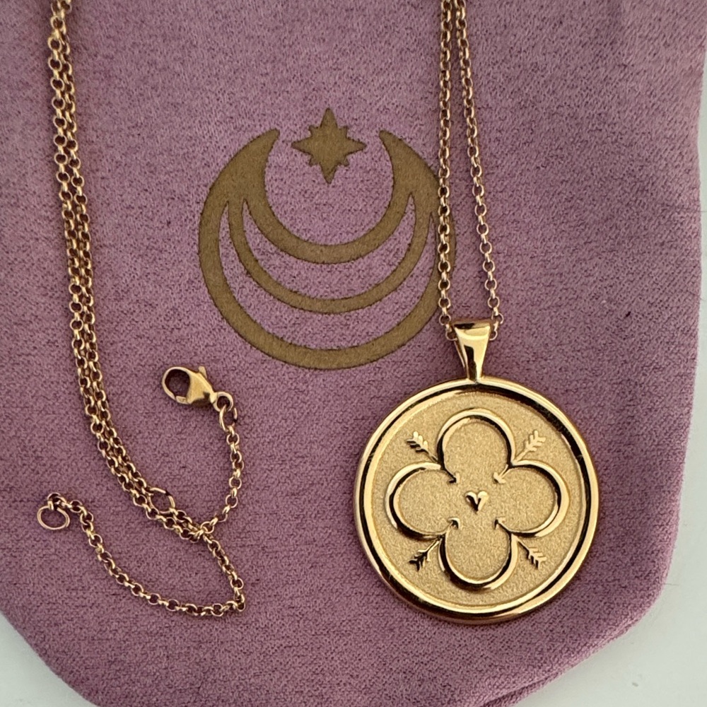 Gold Pendant Necklace